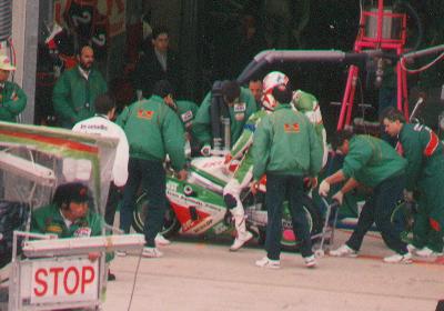 Le Mans 1992, pitstop, Carl Fogarty hands over to Terry Rymer
