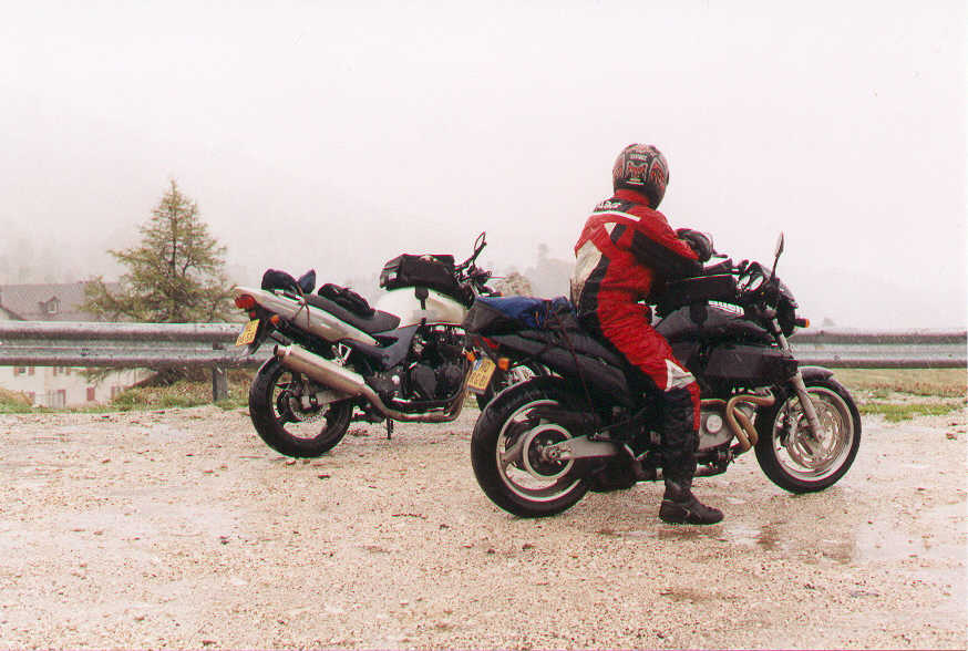 Refugio passo Sella, it's snowing, 6 june 2001