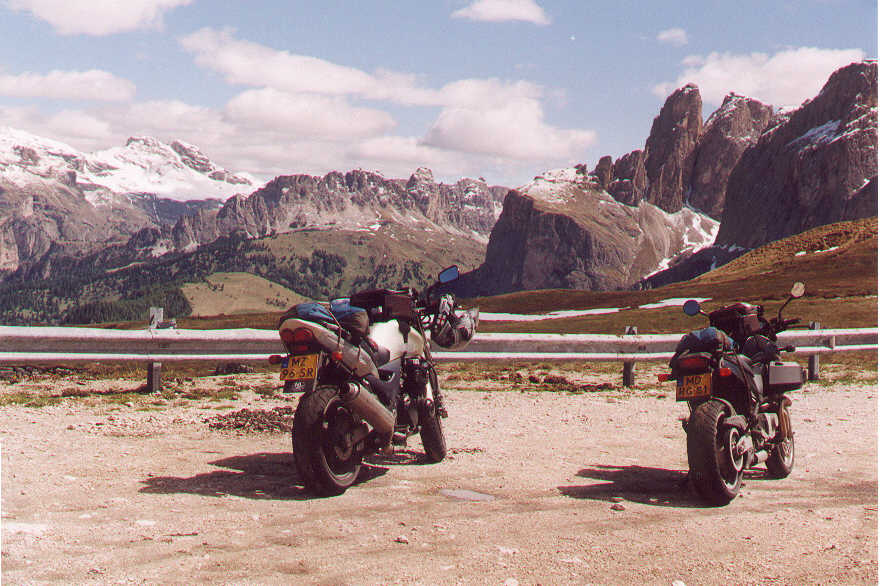 Refugio passo Sella, in sunshine, 7 june 2001