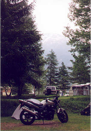 Finally made it to the campsite in Zernez, Switserland, 8 june 2001